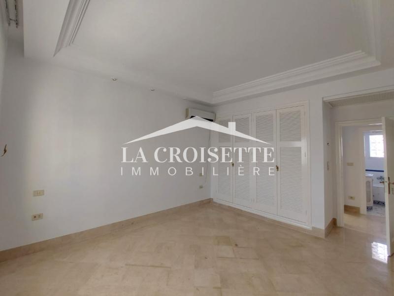 Etage de villa S+2 à La Marsa